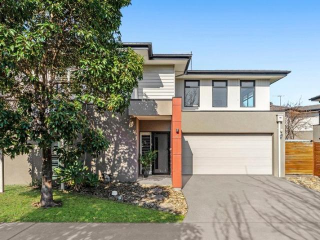 Effortless Living Close to Schools and Shops