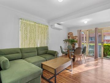 Effortless Living, Exceptional Value Low Maintenance Townhouse in a Thriving Lifestyle Location