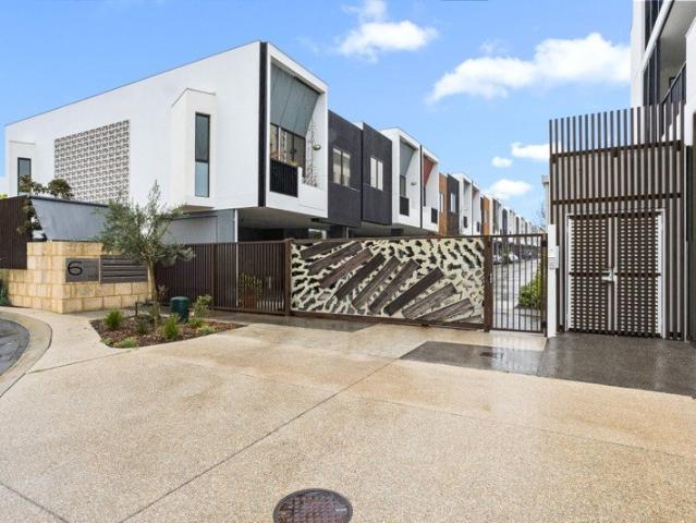 Effortless living exceptional location