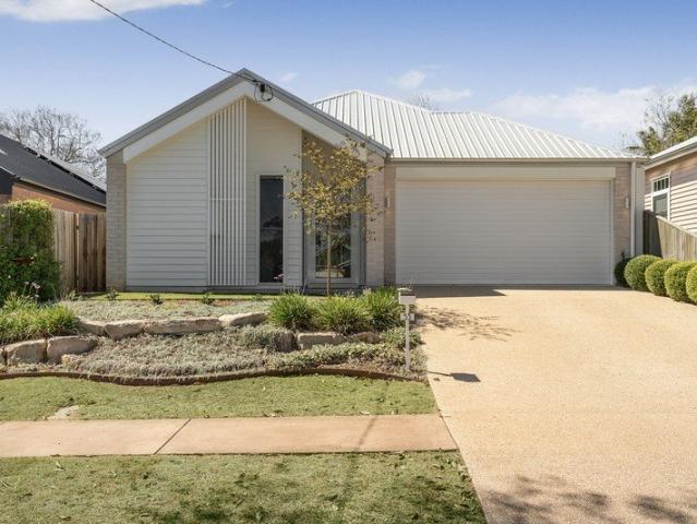 Effortless Living in the Heart of Mount Lofty