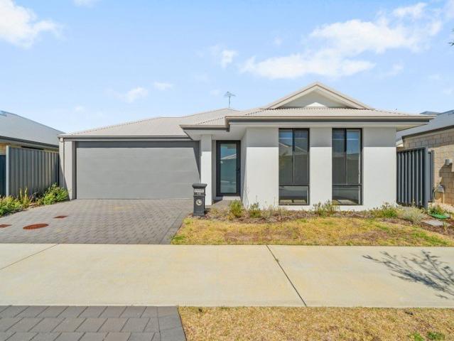 Effortless living in the heart of Meadow Springs