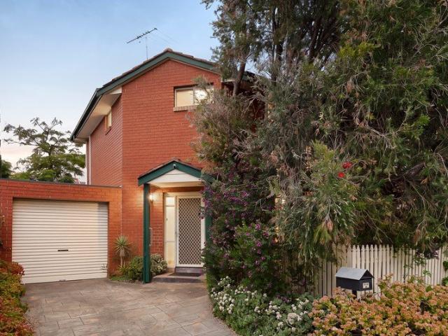 Effortless Living in a Lifestyle Rich Setting