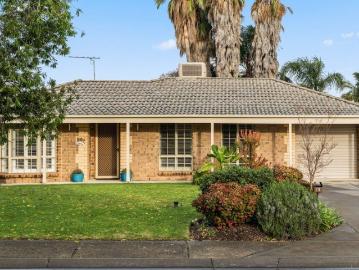 Effortless Living in a Peaceful Woodcroft Setting