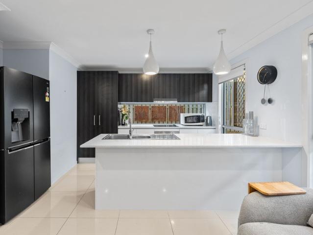 Effortless Living in a Prime Everton Park Position