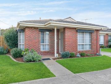 Effortless Living in a Prime Hamlyn Heights Pocket