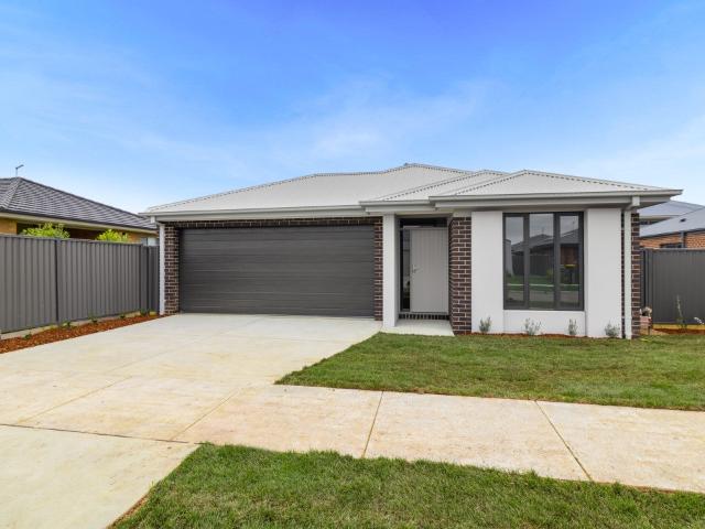 Effortless Living in a Prime Lucas Location!