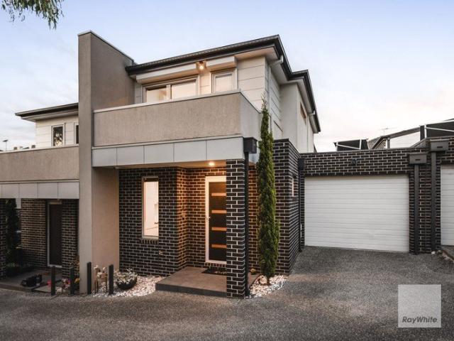 Effortless Living in a Prime Parkside Position