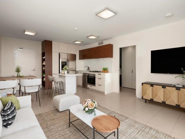 Effortless Living in a Prime Top Floor Position