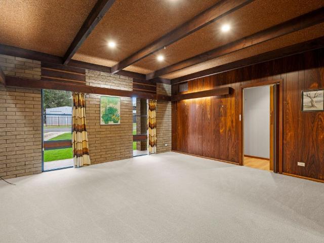 Effortless Living in a Quiet Court Location