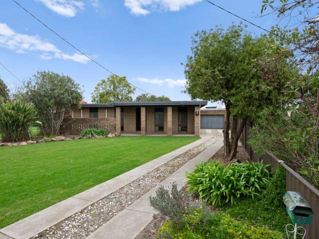 Effortless Living in a Quiet Court Location
