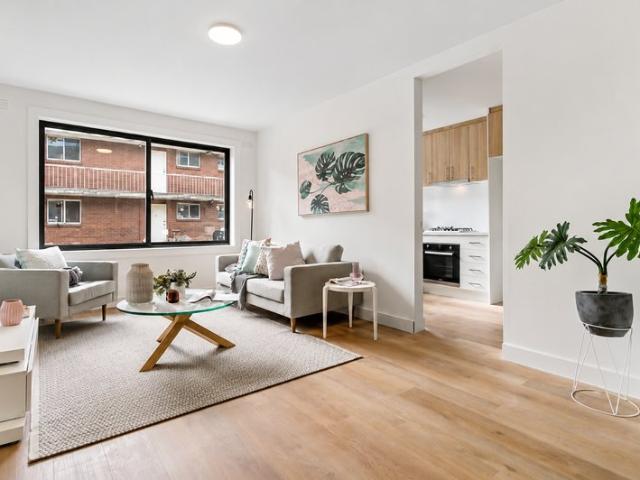 Effortless Living in a Vibrant Footscray Setting
