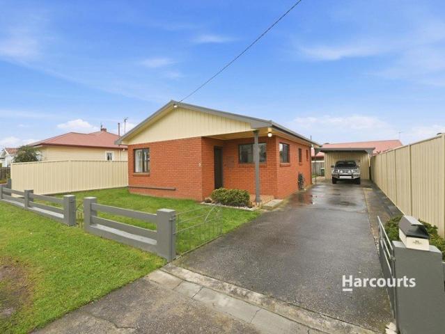 Effortless Living In A Walk Everywhere Location!