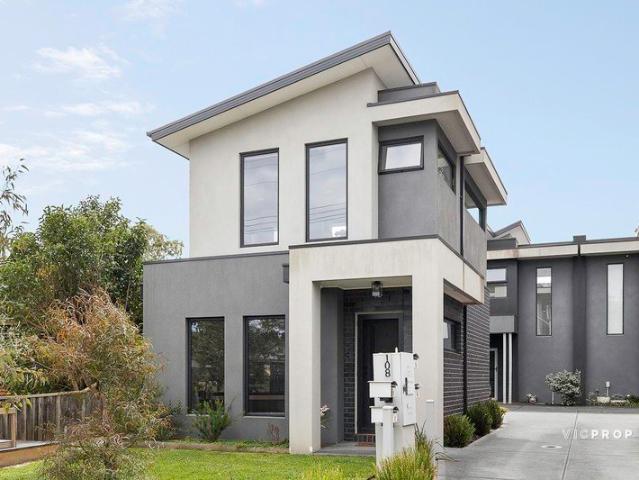 Effortless Living in a Well Connected Location