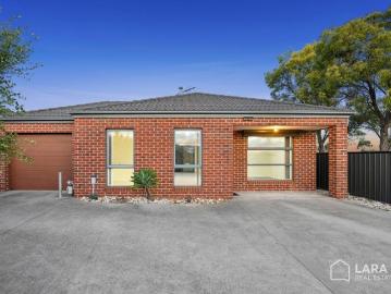 Effortless Living in a Well Established Lara Location