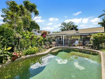 Effortless Living with Pool, Privacy and Extra Parking