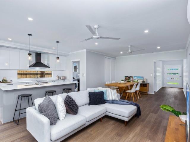 Effortless Living in Bentley Park's Cherrybrook Estate