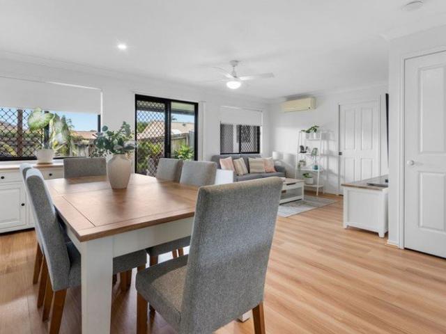 Effortless Living In Small Gated Complex, Ultra Convenient Locale