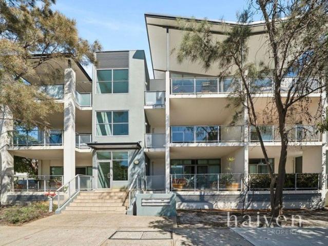EFFORTLESS LIVING. RESORT STYLE LUXURY. EXCEPTIONAL LOCATION