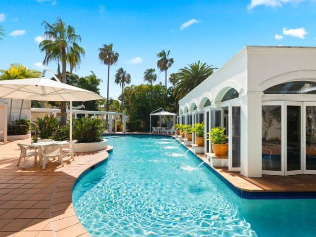 EFFORTLESS LIVING & RESORT STYLE RELAXATION