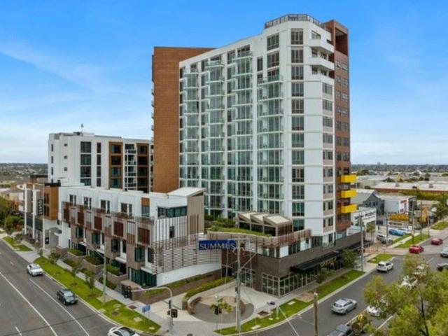 EFFORTLESS & LOW MAINTENANCE LIVING IN A PREMIUM LOCATION