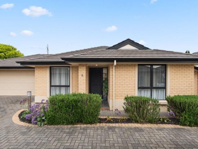 Effortless Low Maintenance Living in Dover Gardens