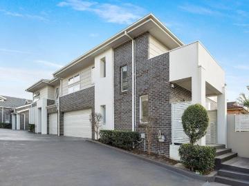 Effortless Style and Supreme Modern Comfort in Excellent Roselands Location