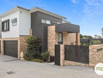 Effortless Style, Space & Privacy in a Prime Oak Flats Setting