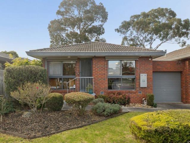 Effortless Single Level Living in a Prized Watsonia Pocket