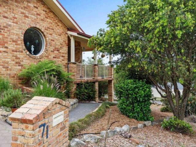 Effortless Single Level Living in a Quiet Coastal Cul de Sac set on a 995m2 block