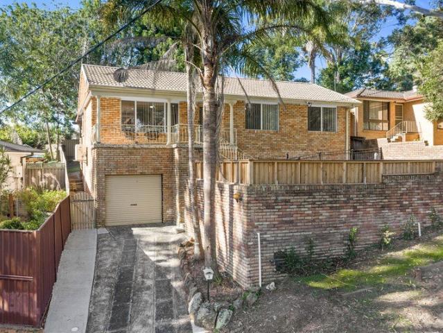 Effortless Single Level Living with Entertaining Appeal & Poolside Lifestyle