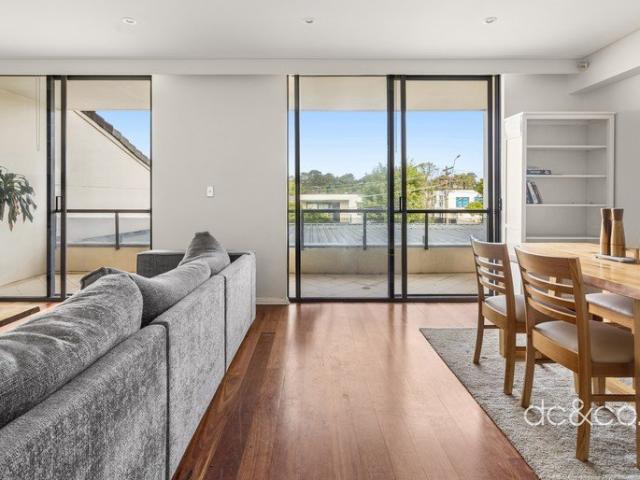 Effortless two bedroom living in one of Chiswick's best pockets