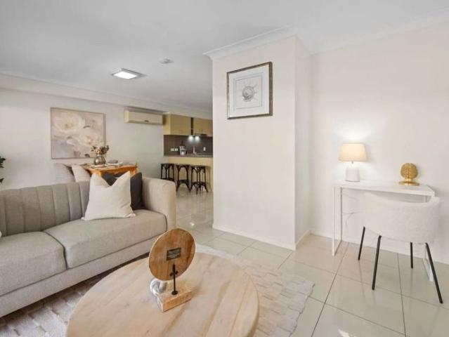 Effortless Townhouse Living, Minutes from Everything