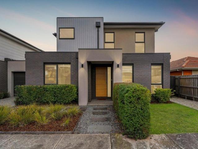 Effortlessly stylish in a premium location!