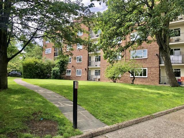 Effra Road, London, SW2 1 bed in a house share to rent £850 pcm £196 pw