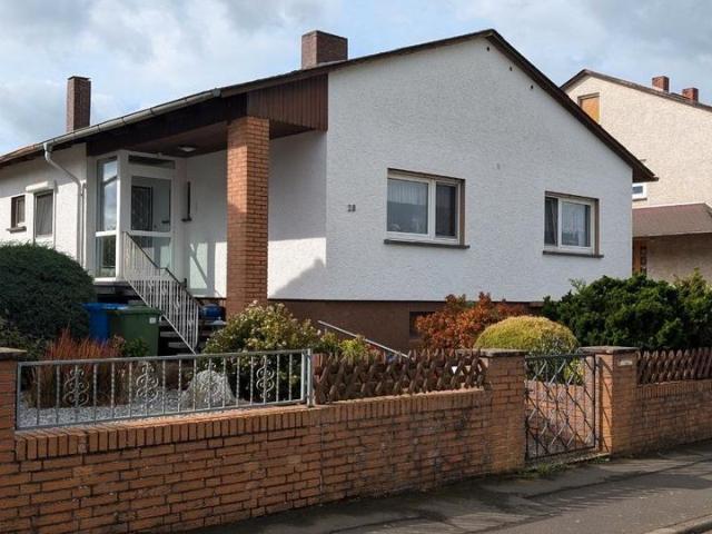 EFH Einfamilienhaus massiv mit großem Garten