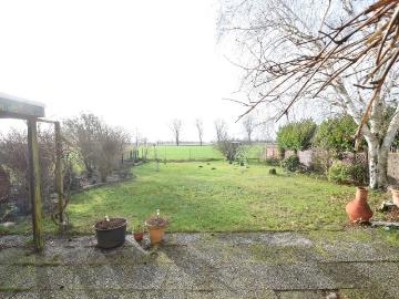 EFH in ruhiger Wohnstr. mit unverbaubarem Blick aufs Feld! + EBK + Carport + Garten