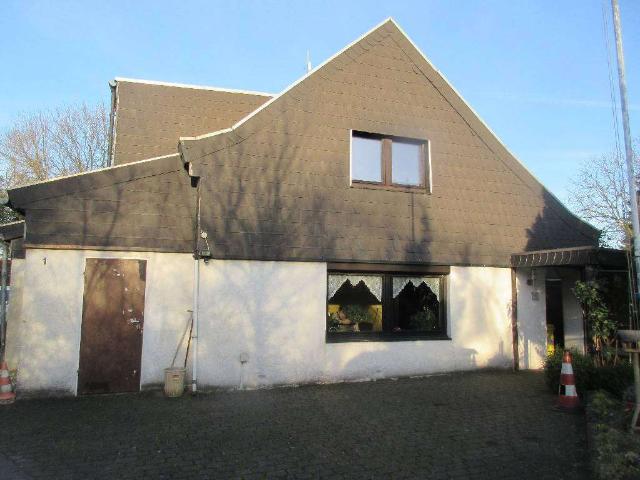 EFH mit kleinem Garten in Neuss Speck