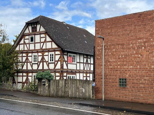 EFH mit Stallungen, große Halle, Garten in Philippsthal