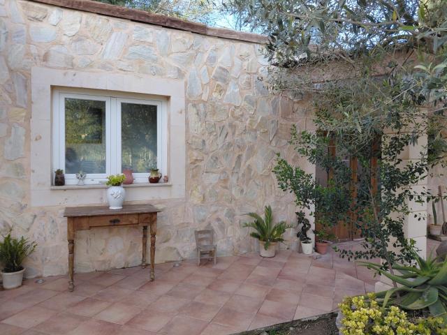 Eficiencia moderna y calma rural en Sant Joan