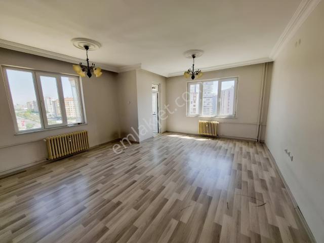Şefikcan Karşısı Çevreyolu Caddesinde Geniş Bakımlı 2+1 Daire