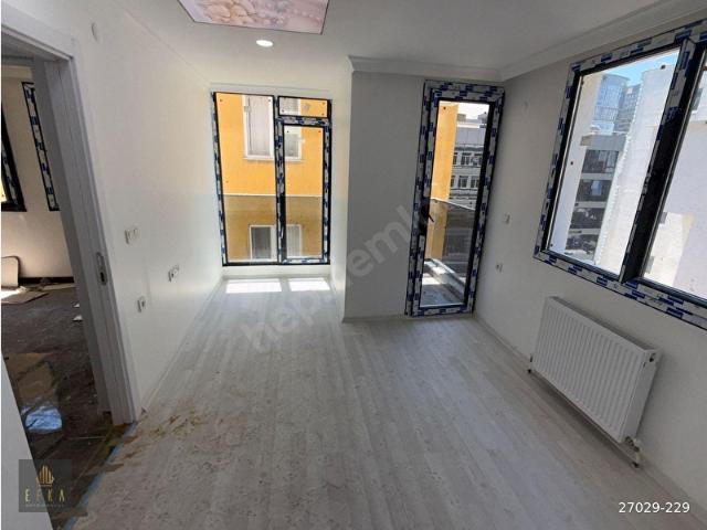 Efka Gayrimenkulden E5'e Yakın Yeni Binada Kiralık 1+1 Daire