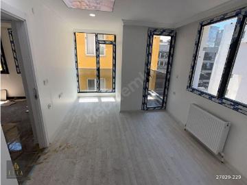 Efka Gayrimenkulden E5'e Yakın Yeni Binada Kiralık 1+1 Daire