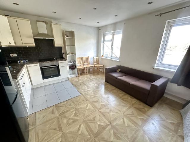 Efta House, 3 5 Western Road, Southall, Greater London UB25Ha UB2, 2 bed flat to rent, £1,300 pcm | PrimeLocation