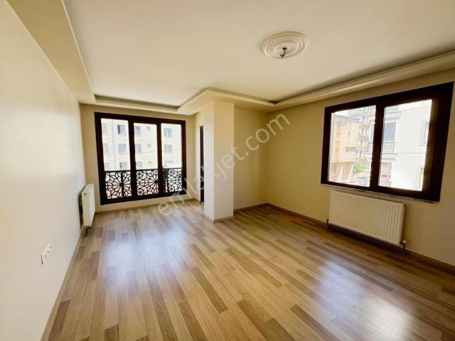 Ekşioğlu Mahallesinde Ara Kat Kiralık Geniş Ve Kullanışlı 3+1
