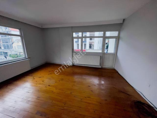 Ekşioğlu Mahallesinde Geniş Ve Kullanışlı 2+1 Giriş Kat Daire
