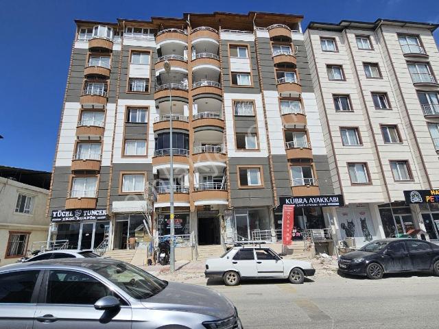 Çekmece Üst Geçit Yakını Merkezi Konumda 3+1 Temiz Daire