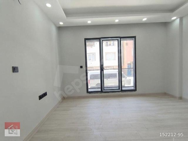 ÇEKMEKÖY M.AKİF MH CADDE ÜSTÜ SATILIK LÜKS 2+1 ARA KAT DAİRE
