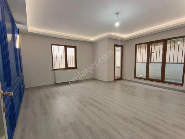 Çekmeköy M.akif Mh Ağaoğlu Çekmeköy Park Komşu Satılık 3+1 Ara Kat Daire