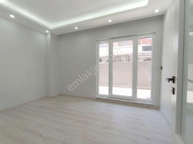 Çekmeköy M.akif Mh Cadde Üstü Satılık Lüks 2+1 Düz Giriş Daire