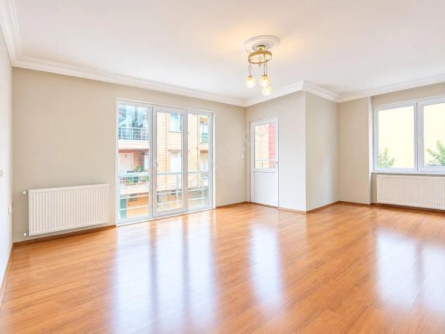Çekmeköy M.sinan Mah Kiralık 3+1 120m² Ara Kat Daire